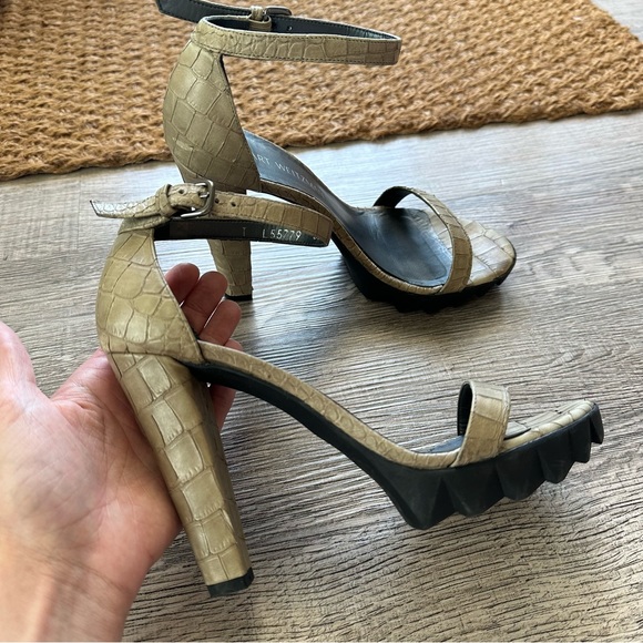 STUART WEITZMAN beige Croc Embossed platform heels - Picture 3 of 6